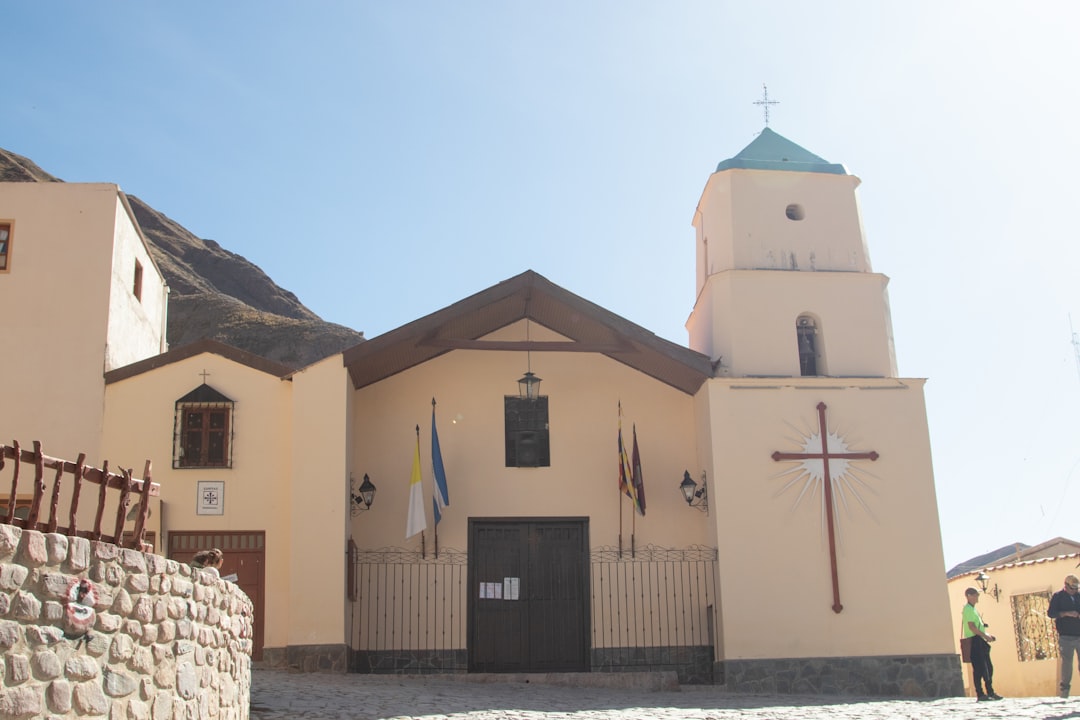 Entdecken Sie die Iglesia Santa Rosa de Lima in Purmamarca, Argentinien - Purmamarca | Secret World Trip Planner