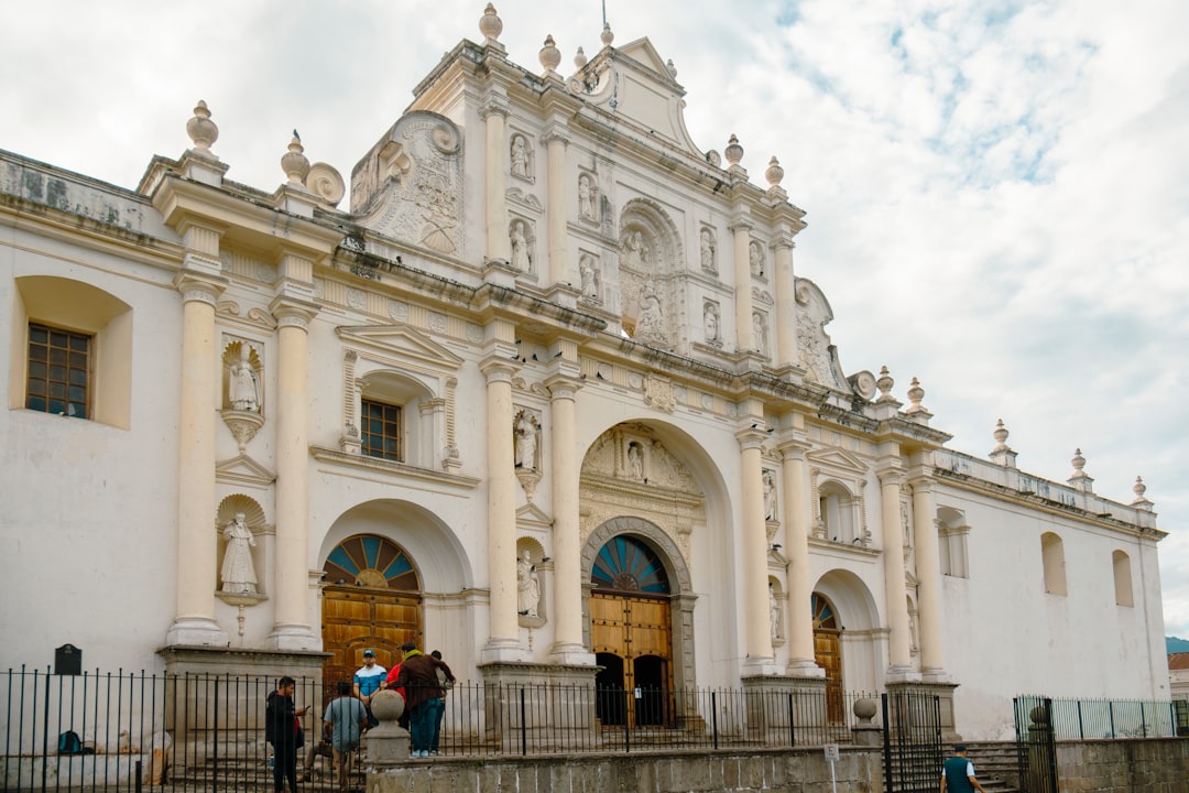 마야 미술관: 방문 가이드 - 6 calle y 7 avenida Zona 13 Edificio No. 5 Finca La Aurora Ciudad de Guatemala | Secret World Trip Planner