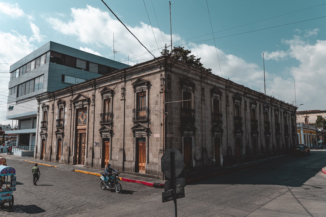 マヤ美術館：訪問ガイド - 6 calle y 7 avenida Zona 13 Edificio No. 5 Finca La Aurora Ciudad de Guatemala | Secret World Trip Planner