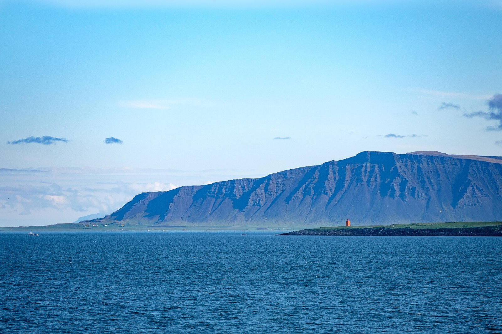 Entdecken Sie Engeyjarviti: Der Leuchtturm von Reykjavík in Island - Reykjavík | Secret World Trip Planner
