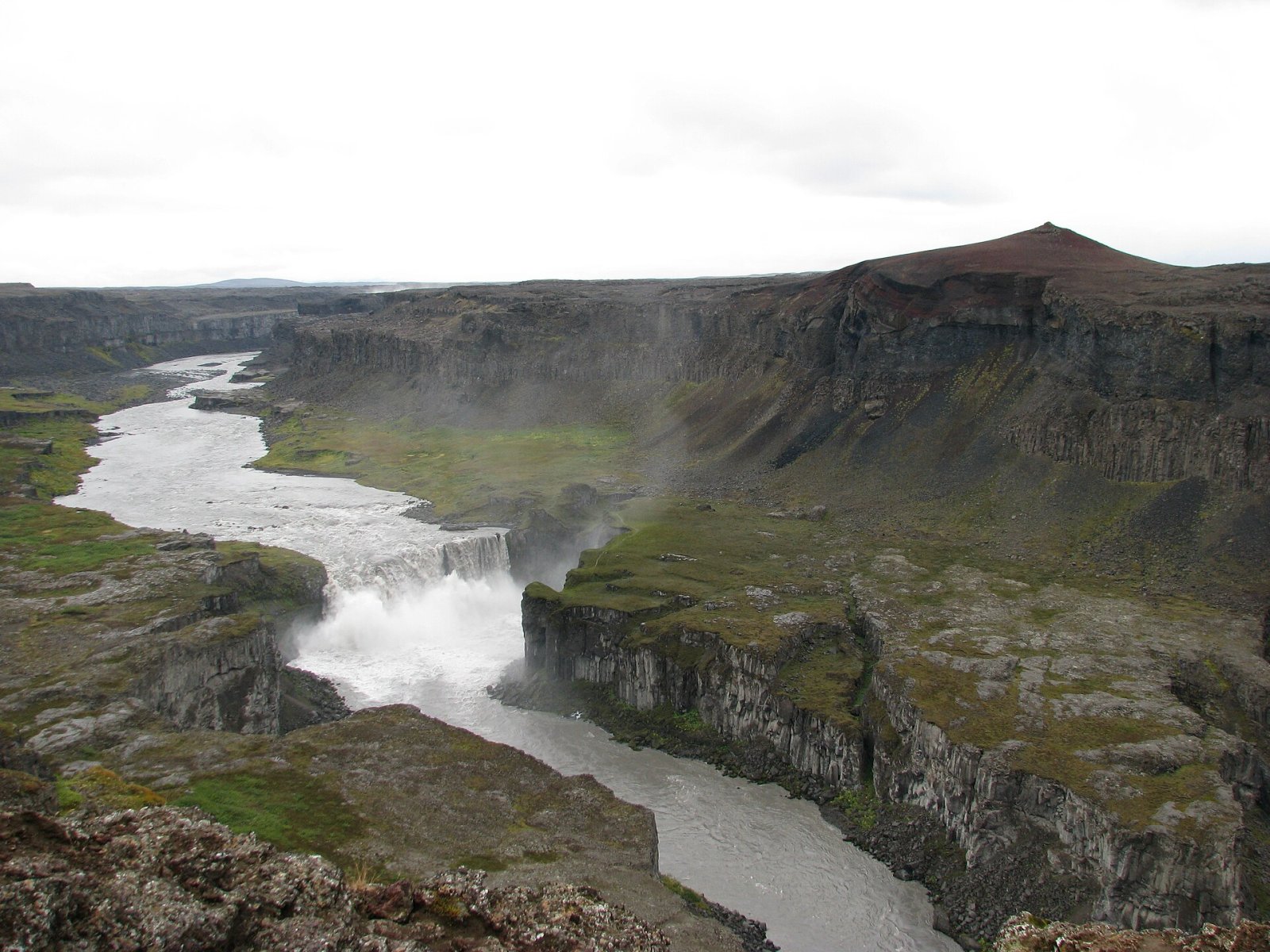 Hafragilsfoss: La Cascada Poderosa de Islandia | Secret World Trip Planner