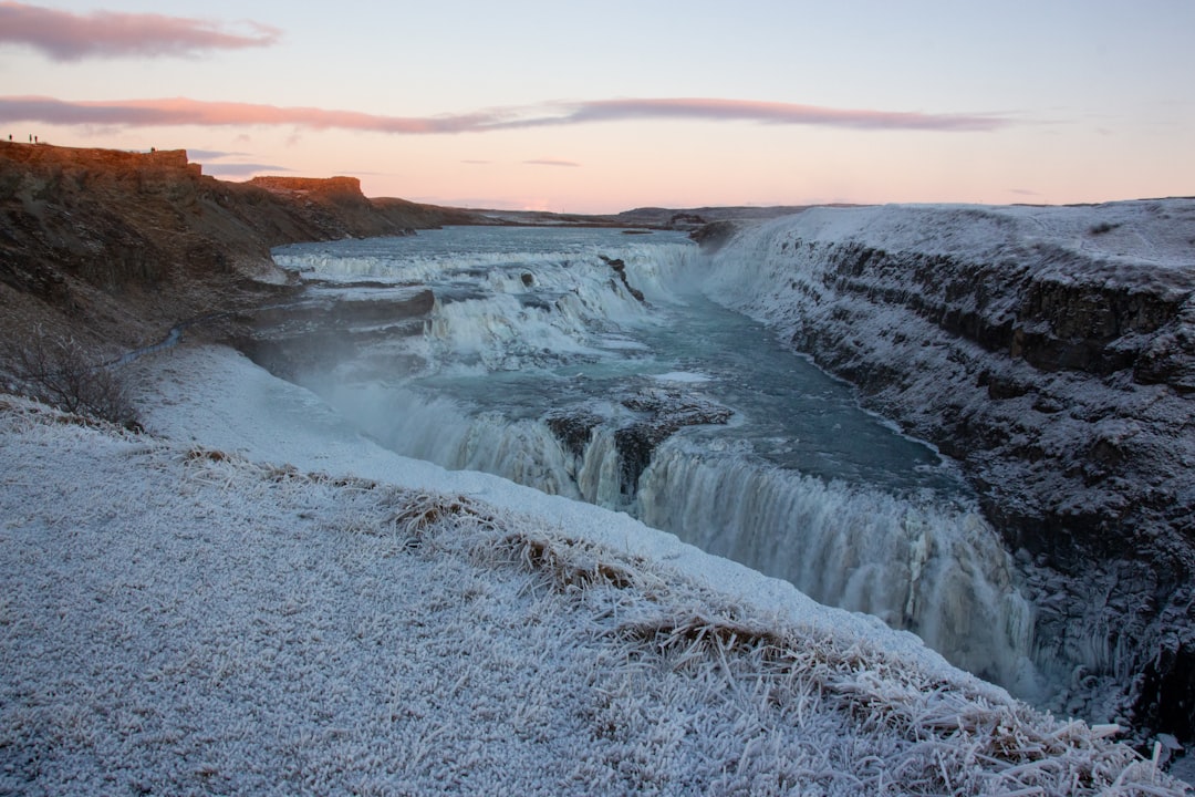 Gullfoss: Der Goldene Wasserfall von Island - 8VGH+RFR | Secret World Trip Planner