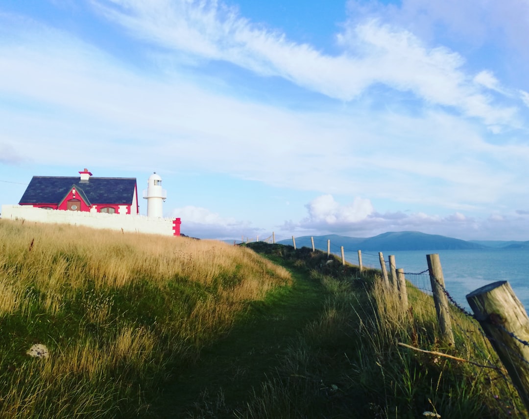 Descubra o Farol de Ballycurrin: Um Tesouro da Costa Irlandesa - Ballycurrin | Secret World Trip Planner