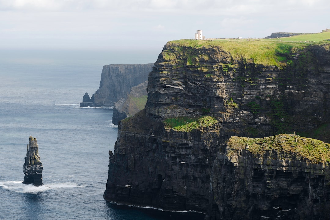 Descubre Black Head: el Faro de Clare en Irlanda - Carnsefin | Secret World Trip Planner