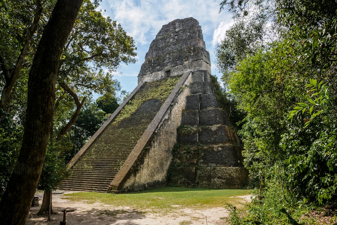 Tikal: giungla e piramidi Maya nel cuore del Guatemala — Tikal