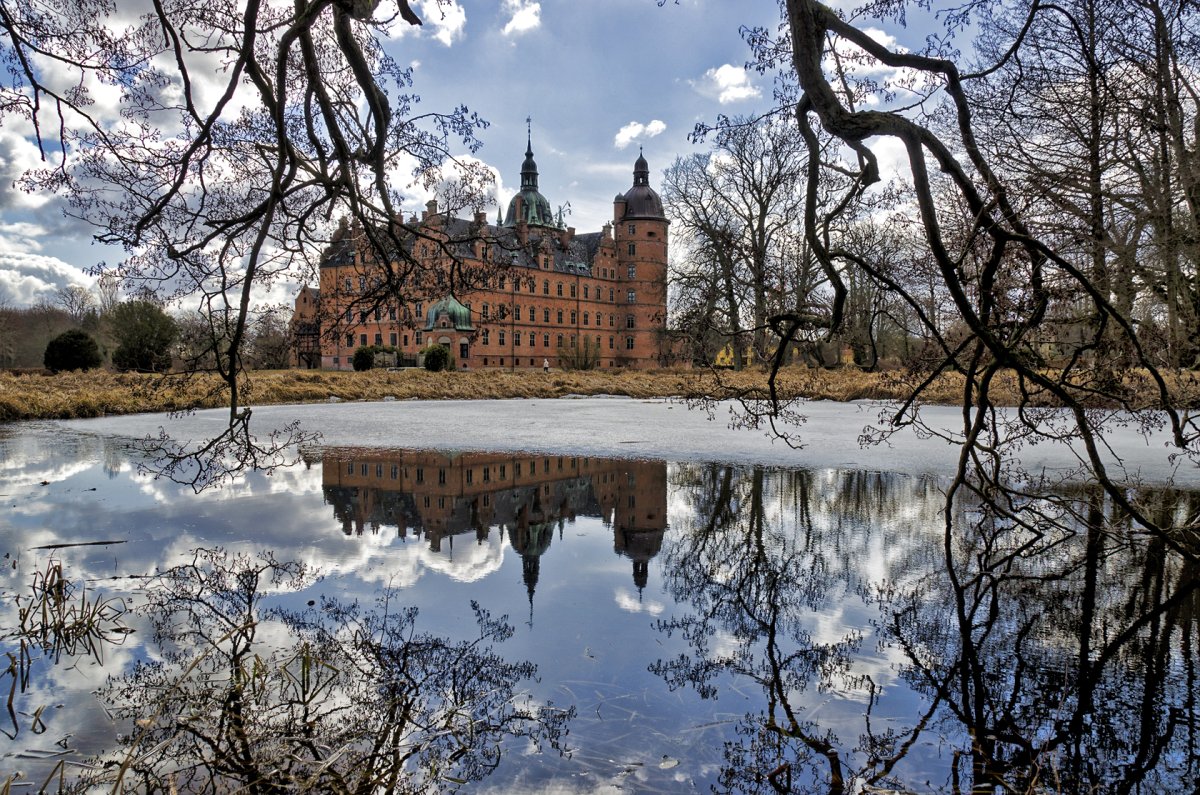 Vallø Slot: il castello rinascimentale danese sul fossato - Slotsgade 4 | Secret World Trip Planner