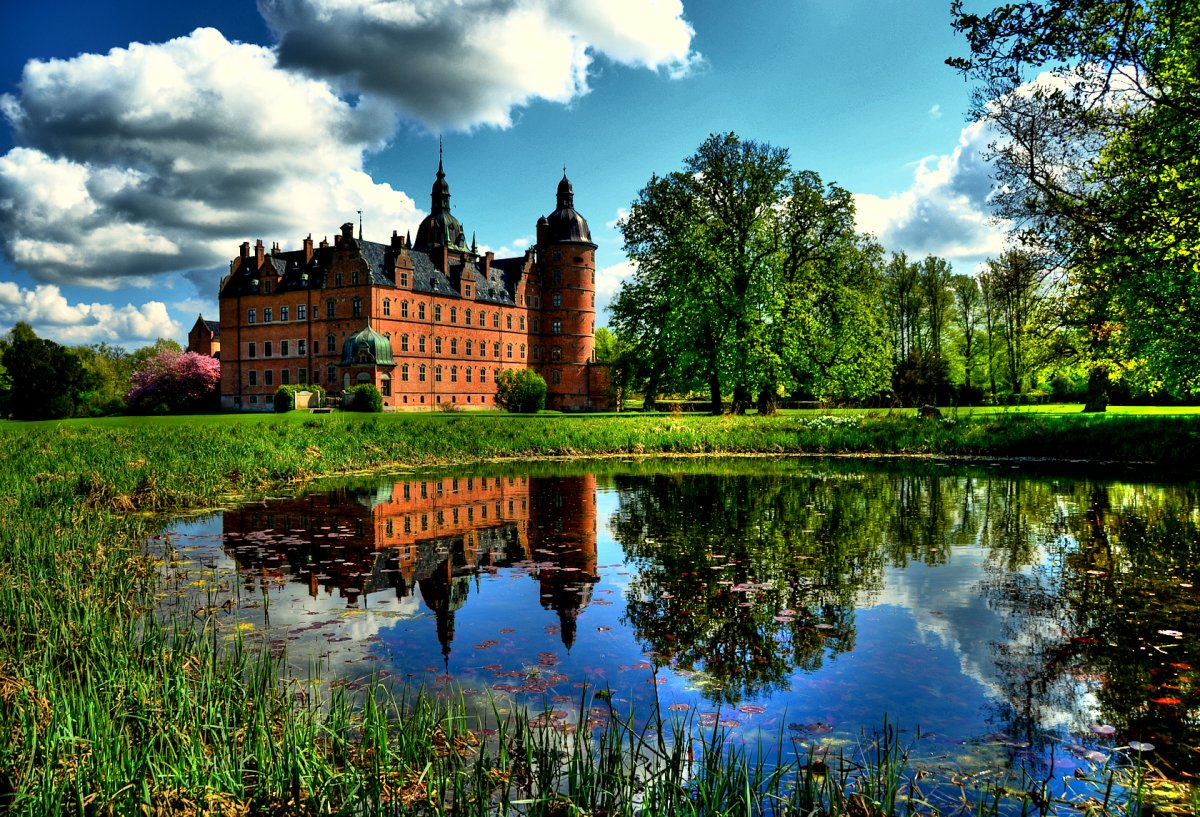 Vallø Castle: The Danish Renaissance Gem by the Moat - Slotsgade 4 | Secret World Trip Planner