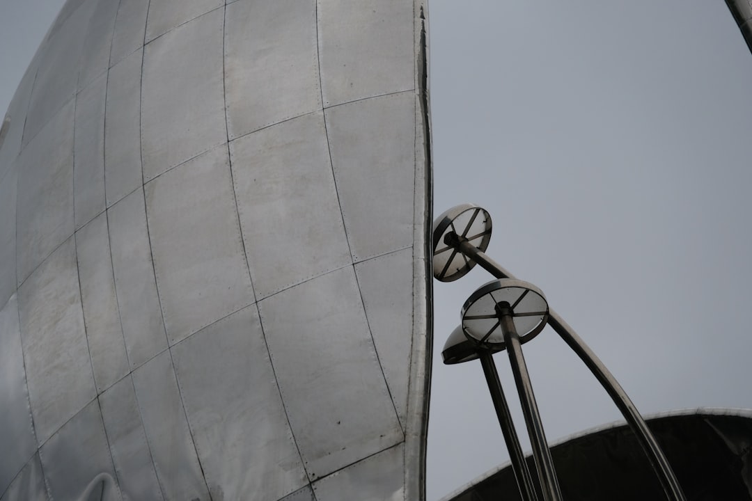 Floralis Genérica: o icônico flor de aço de Buenos Aires - Av. Pres. Figueroa Alcorta 2301 | Secret World Trip Planner