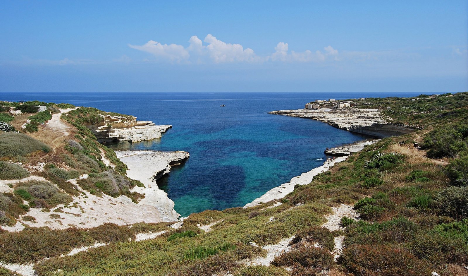 Descubre el Faro de Delimara: una joya de Malta - Delimara Lighthouse | Secret World Trip Planner
