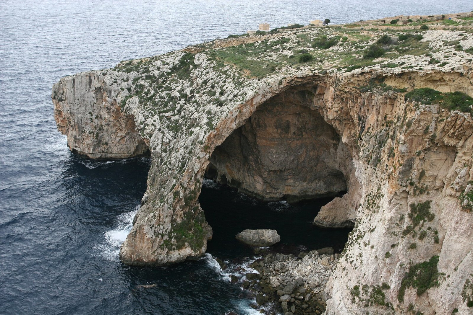 Scopri Taħt il-Ħnejja: La Magia della Blue Grotto a Malta - Panorama | Secret World Trip Planner
