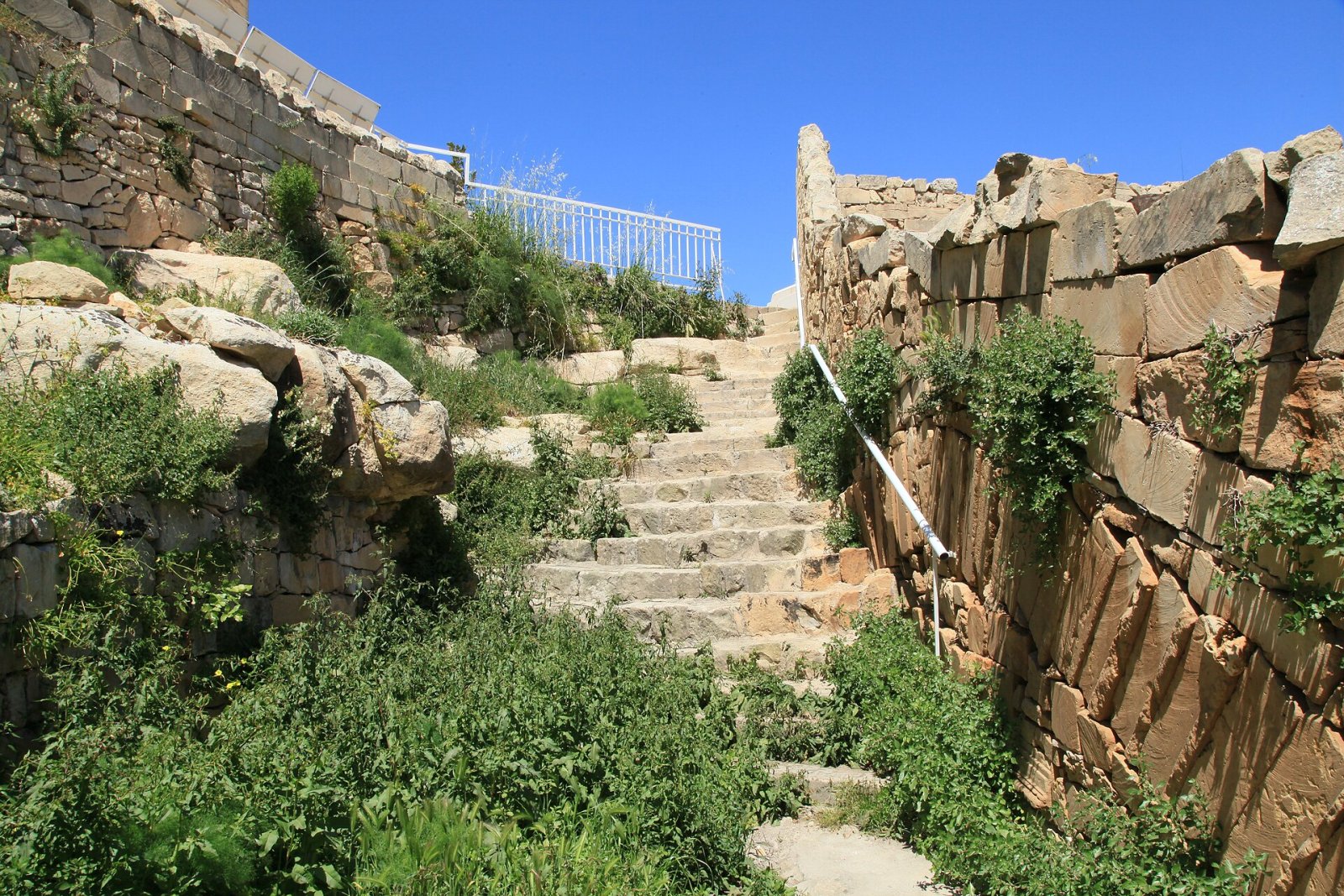 Descubre El Maqluba: Un Tesoro Natural de Malta - RFJ4+CMV | Secret World Trip Planner