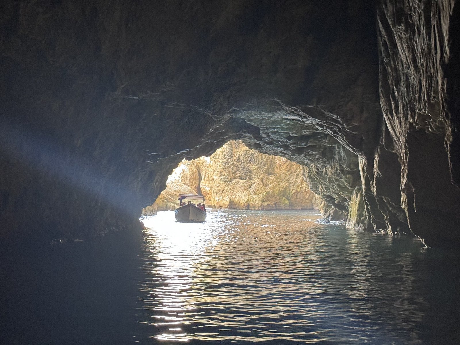 Découvrez la magie de la Blue Grotto à Malte - RF93+XP3 | Secret World Trip Planner