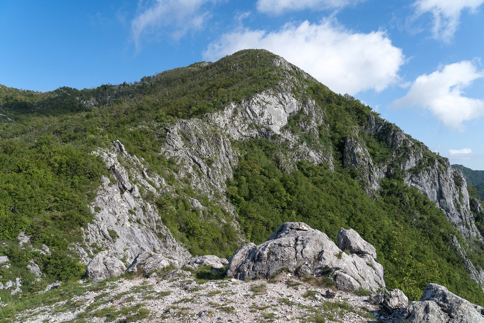 Scopri Bijela Skala: un angolo di paradiso in Montenegro - Tudjemili | Secret World Trip Planner