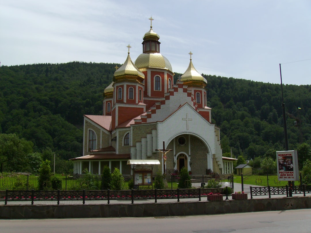 Scopri la Chiesa Ortodossa di San Giorgio in Montenegro - Gusinje | Secret World Trip Planner