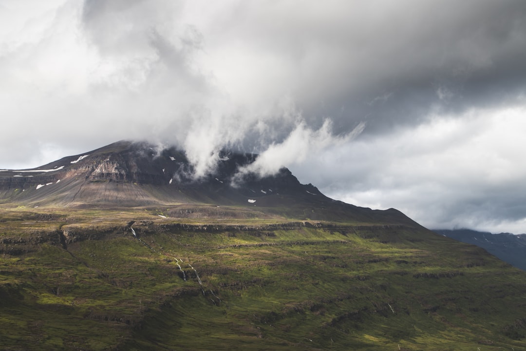Découvrez le Charme des Volcans Boucliers en Islande | Secret World Trip Planner