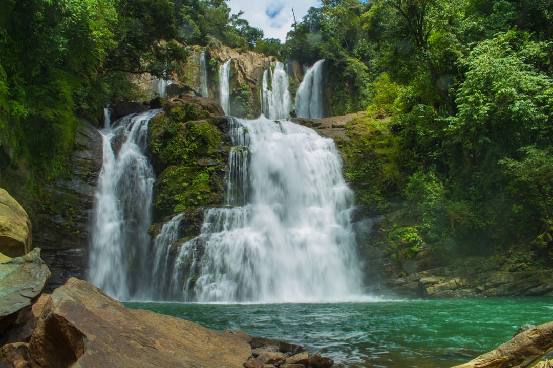 Cascades Nauyaca : double chute dans la forêt costaricaine - Pérez Zeledón | Secret World Trip Planner