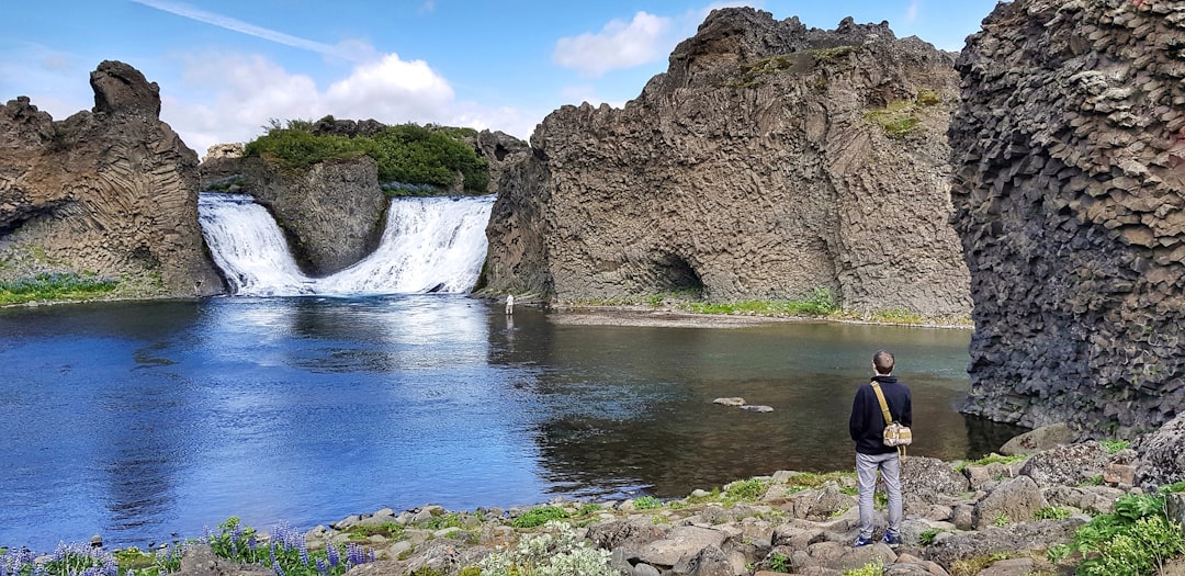 Hjálparfoss: le cascate gemelle nell'anfiteatro di basalto - Hjálparvegur 3361 | Secret World Trip Planner