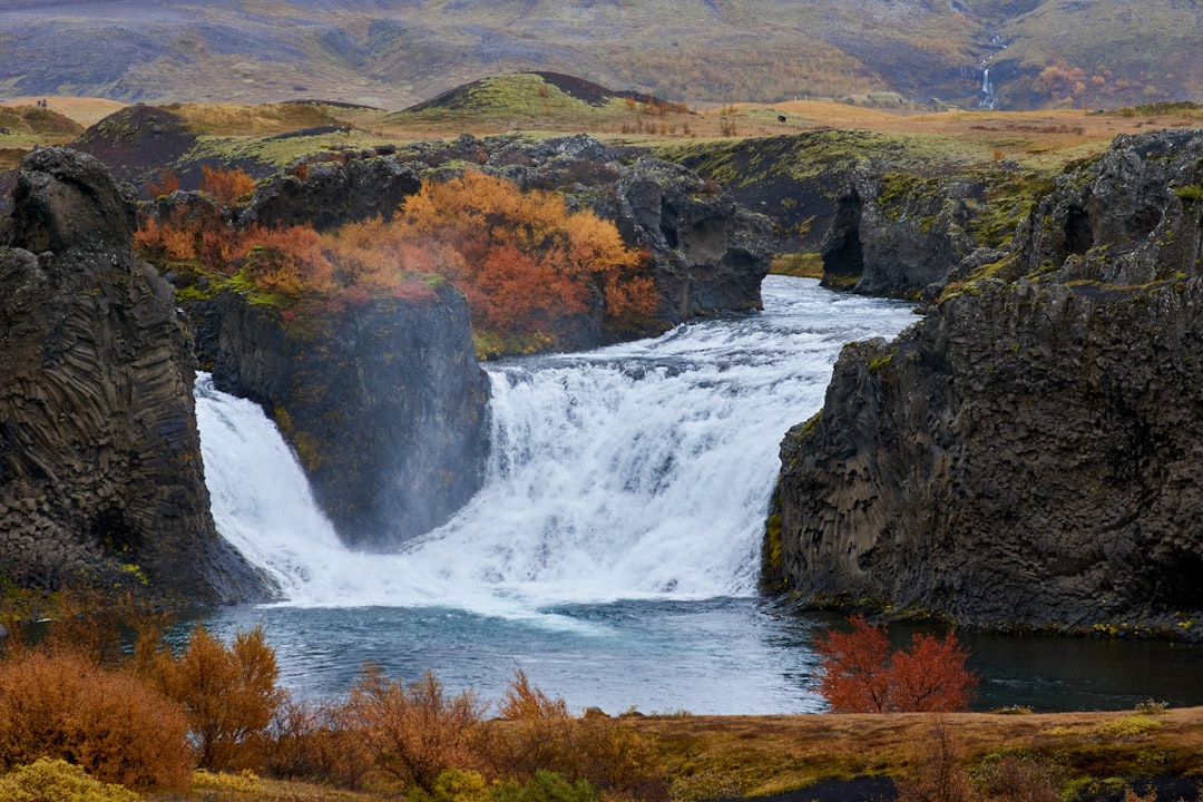 Hjálparfoss: as cachoeiras gêmeas de basalto - Hjálparvegur 3361 | Secret World Trip Planner
