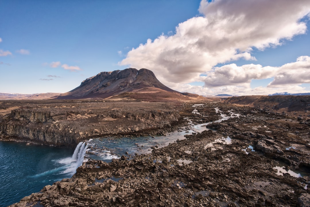 Descubre Búrfell: la Montaña de la Despensa en Islandia - Garðabær | Secret World Trip Planner