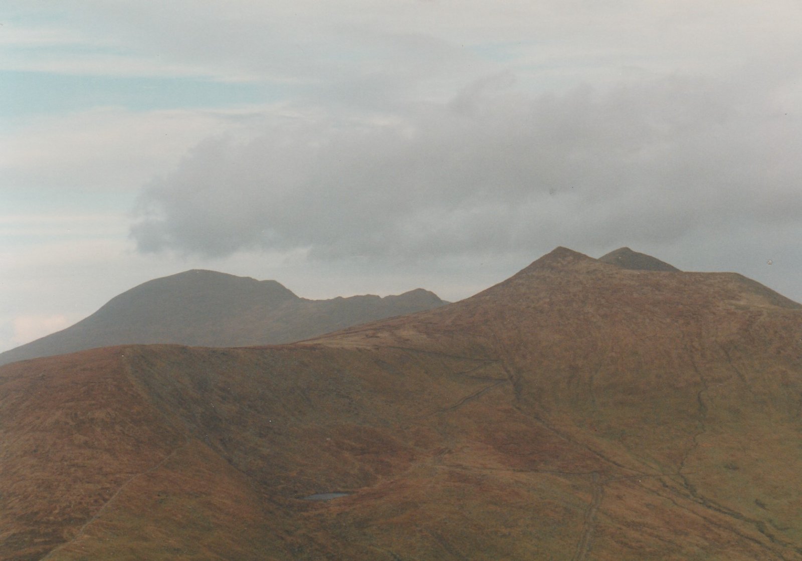Carrauntoohil: 아일랜드에서 탐험할 수 있는 가장 높은 봉우리 - Killarney Road | Secret World Trip Planner
