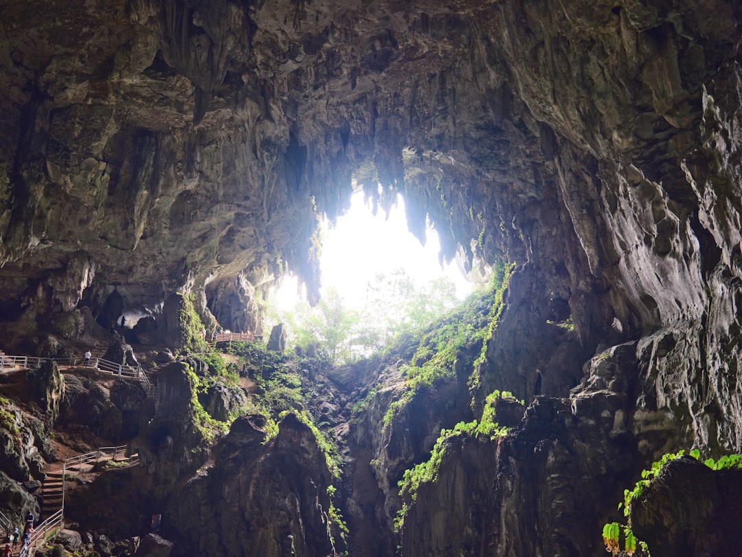 Scopri Wind Cave: un gioiello naturale in Malaysia | Secret World Trip Planner