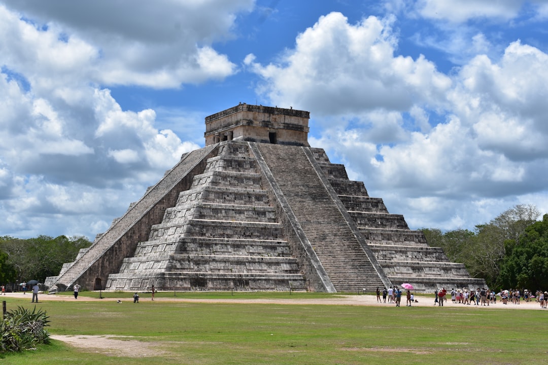 치첸이차: 빛과 돌 속 마야 건축의 매력 - 97751 Yucatán | Secret World Trip Planner