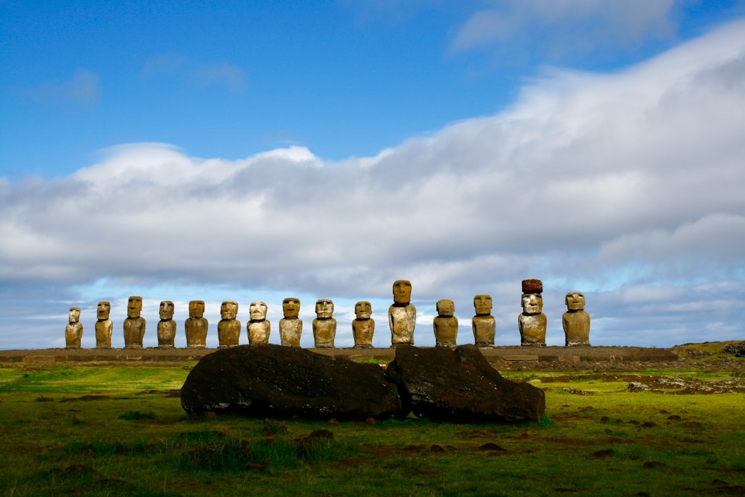 Ahu Tongariki: 15 moai all'alba sull'Isola di Pasqua - Isola di Pasqua | Secret World Trip Planner