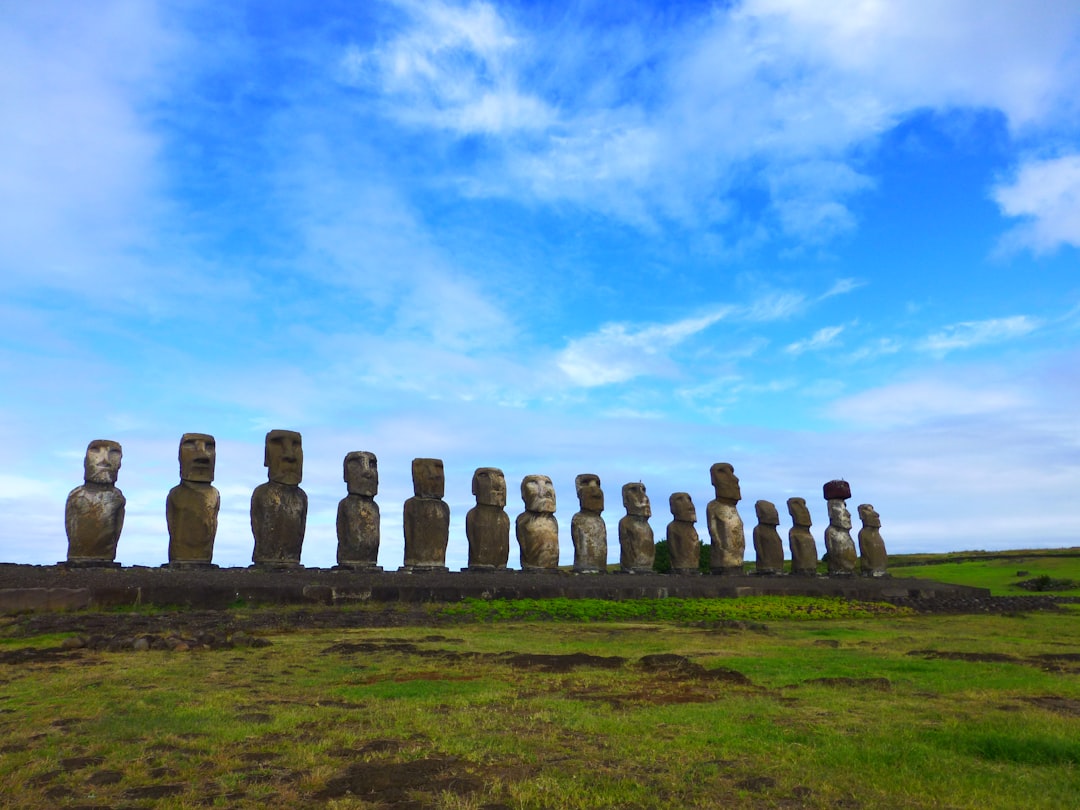 Ahu Tongariki : 15 moai au lever du soleil - Isola di Pasqua | Secret World Trip Planner