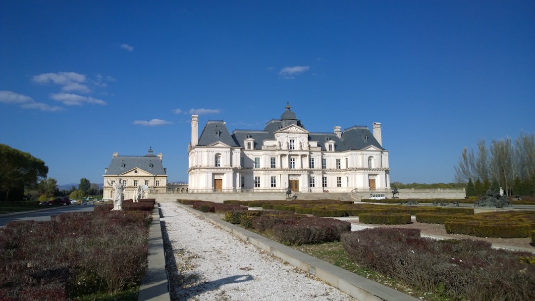 Wine Museum Brotte: vini e terroir a Châteauneuf-du-Pape - Av. Saint-Pierre de Luxembourg | Secret World Trip Planner