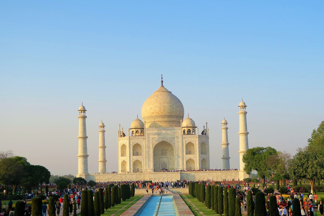 Taj Mahal al amanecer: luces y colores en el Yamuna - Agra | Secret World Trip Planner
