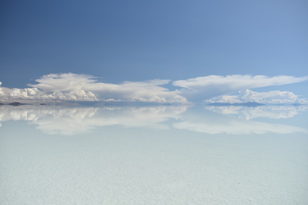 Salar de Uyuni al atardecer: el espejo del cielo boliviano - Bolivia South America | Secret World Trip Planner