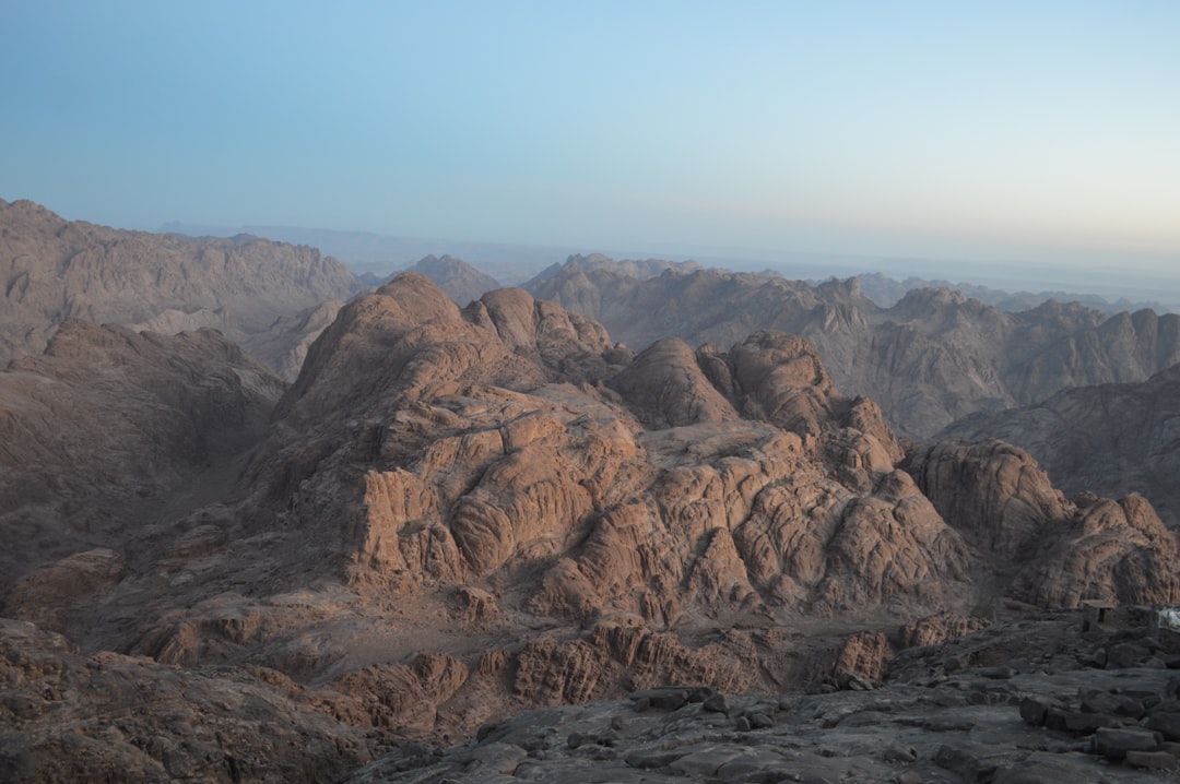 Entdecken Sie den Sinai: eine Reise zwischen Natur und Spiritualität | Secret World Trip Planner
