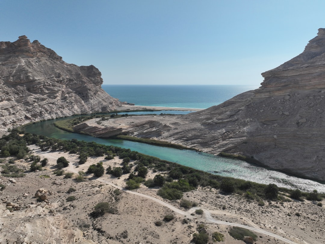 Scopri Jabal Dhinghil: un angolo di natura in Oman | Secret World Trip Planner