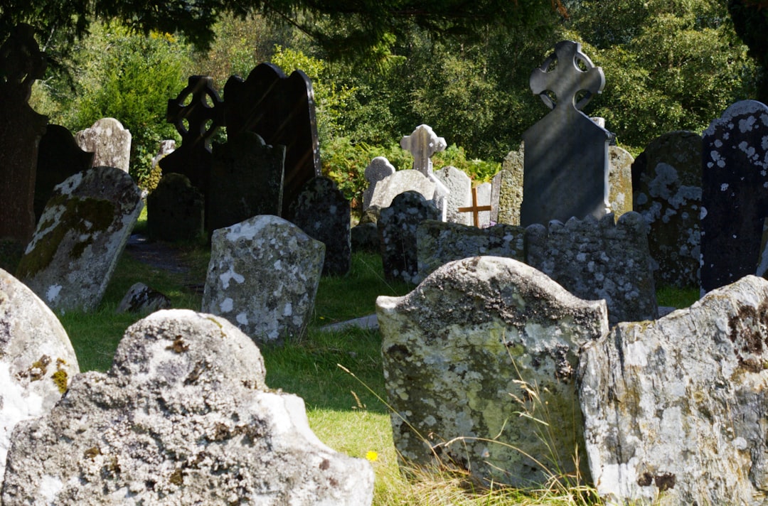 Descubra o Fascínio da Cruz Celta na Irlanda - Dublin | Secret World Trip Planner