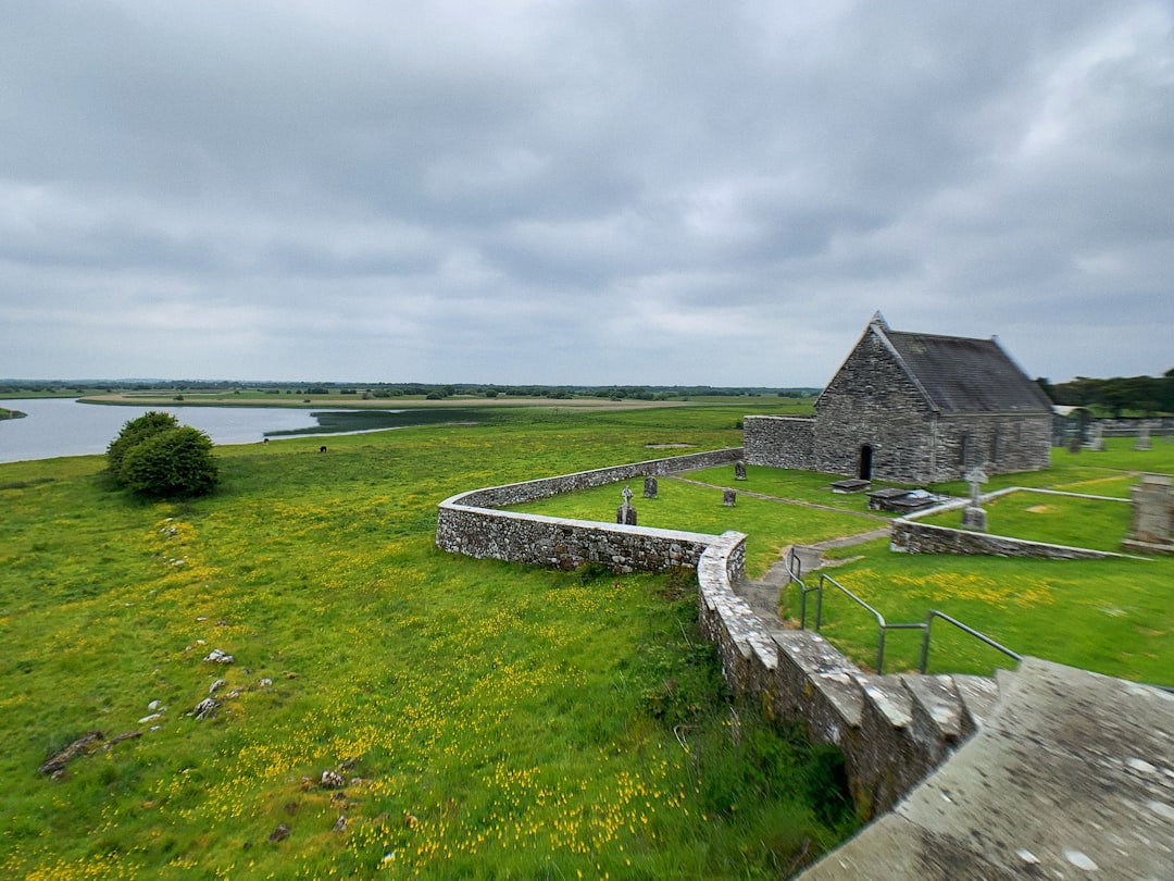 Découvrez l'Old Church en Irlande : histoire et charme intemporel - Cobh | Secret World Trip Planner