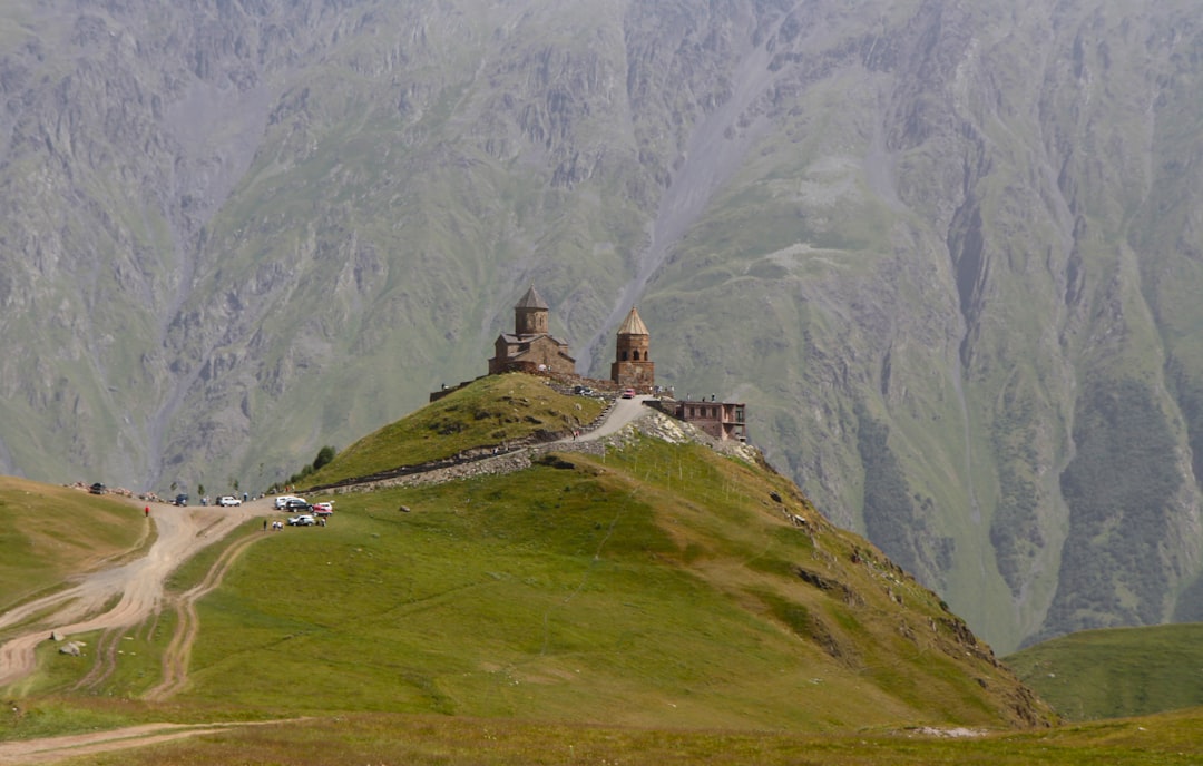 Monastero di Geghard: pietra, silenzio e fede in Armenia - 4RR9+74 | Secret World Trip Planner