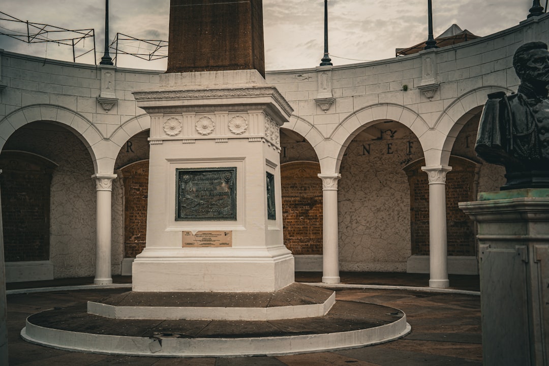 Scoprire il Monumento a los Martires: un simbolo di memoria a Panama - Panamá | Secret World Trip Planner