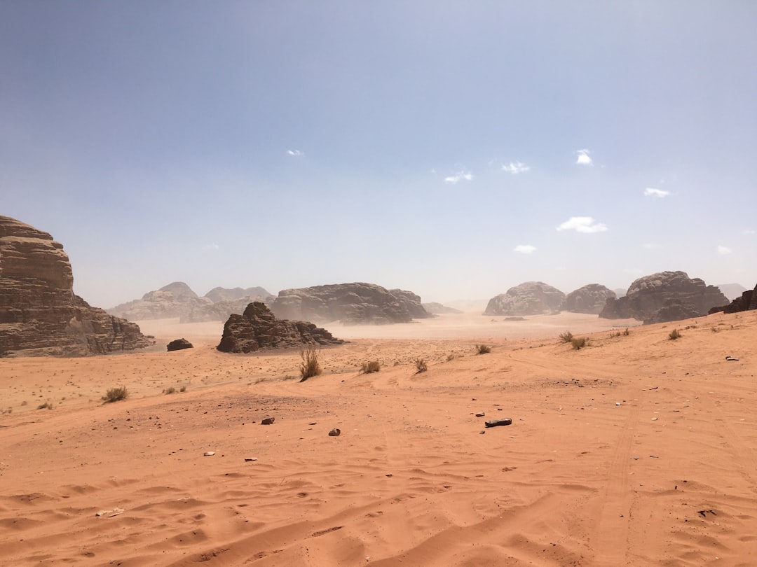 Wadi Rum: tramonti rossi nel deserto di pietra - Wadi Rum Village | Secret World Trip Planner