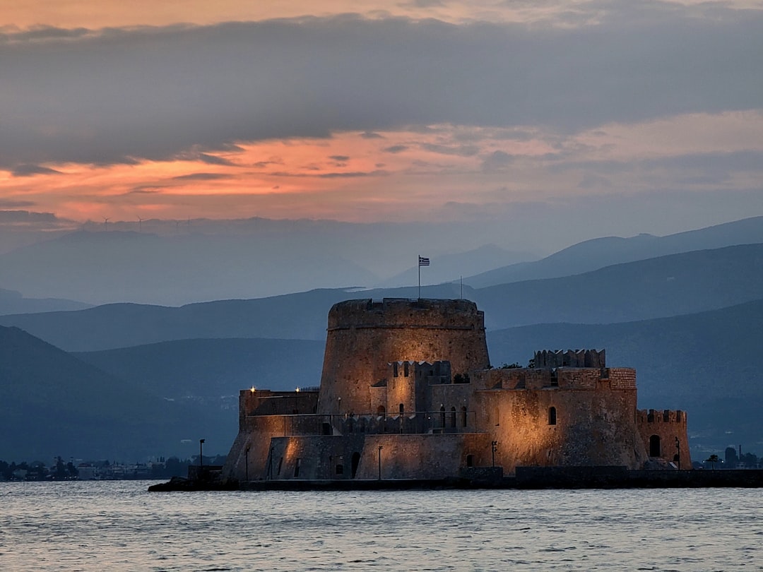 Entdeckung der Burg von Lambros: Geschichte und Schönheit in Griechenland — C949+Q5 Tilos
