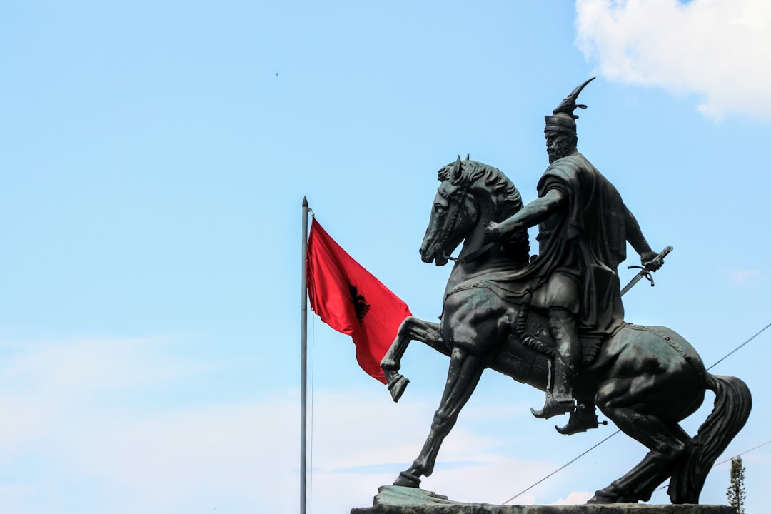 Monumento all'Indipendenza: simbolo della libertà albanese - Vlorë | Secret World Trip Planner
