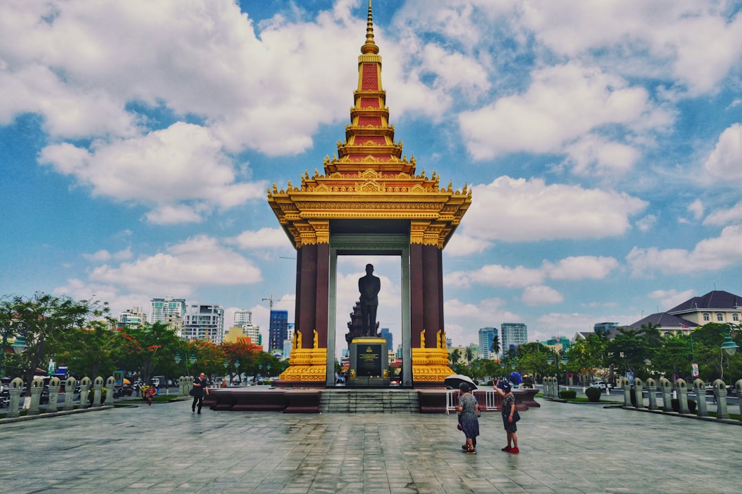 Monumento all'Indipendenza di Kep: Storia e Significato - Krong Kaeb | Secret World Trip Planner