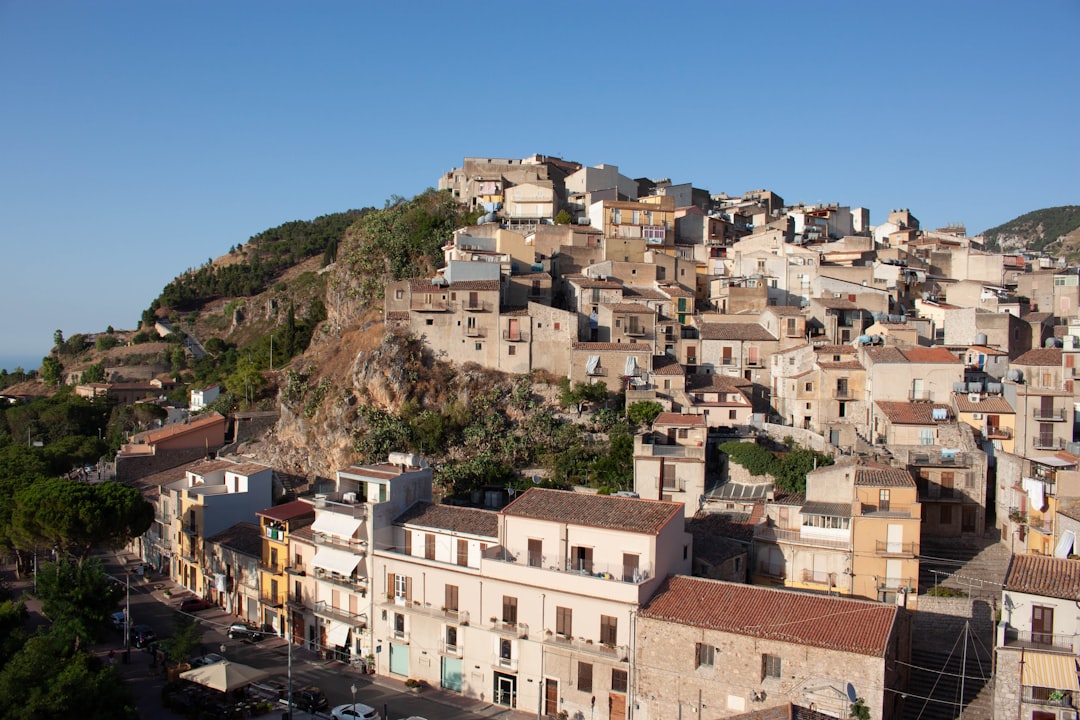 Acropoli di Lindo: il tempio sulla roccia di Rodi - 33RP+P7 Acropolis of Lindos | Secret World Trip Planner