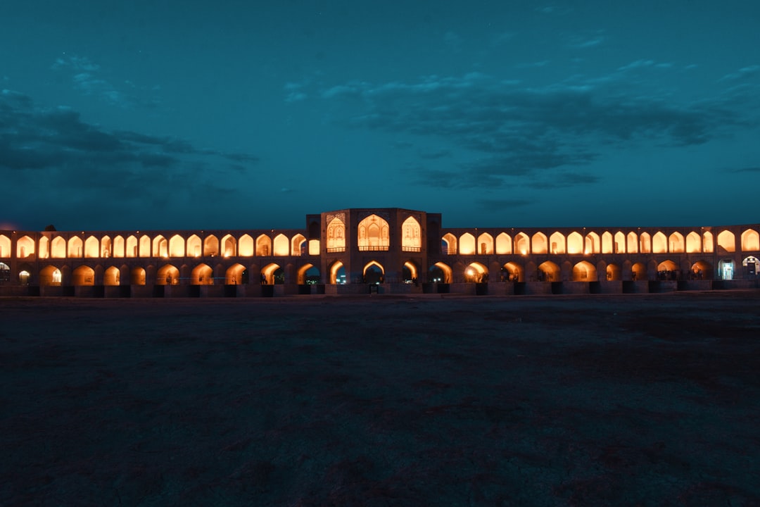 Си-о-се Пол: мост из 33 арок в Исфахане - Esfahan | Secret World Trip Planner