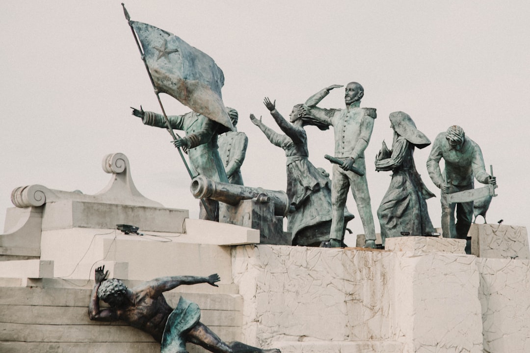 Monumento à Família Minera: um tributo à história minerária do Chile - Machalí | Secret World Trip Planner