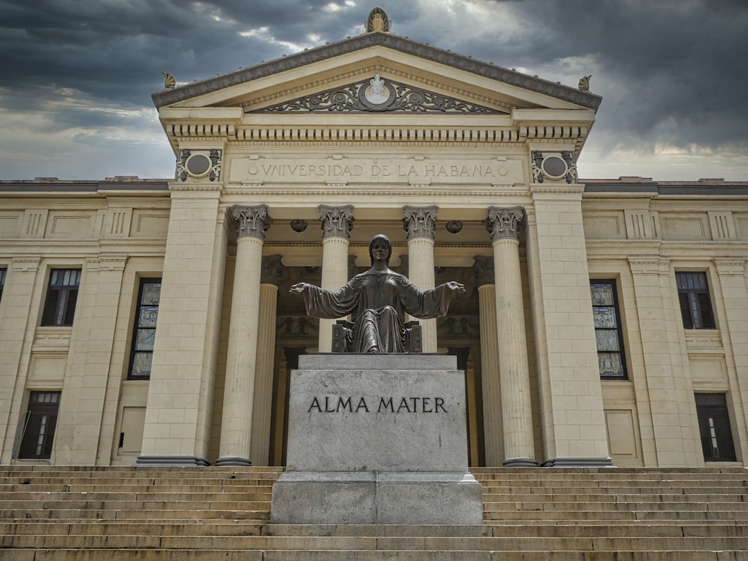 Entdecken Sie Alma Mater: die Mutter der Studien in Kuba - Havana | Secret World Trip Planner