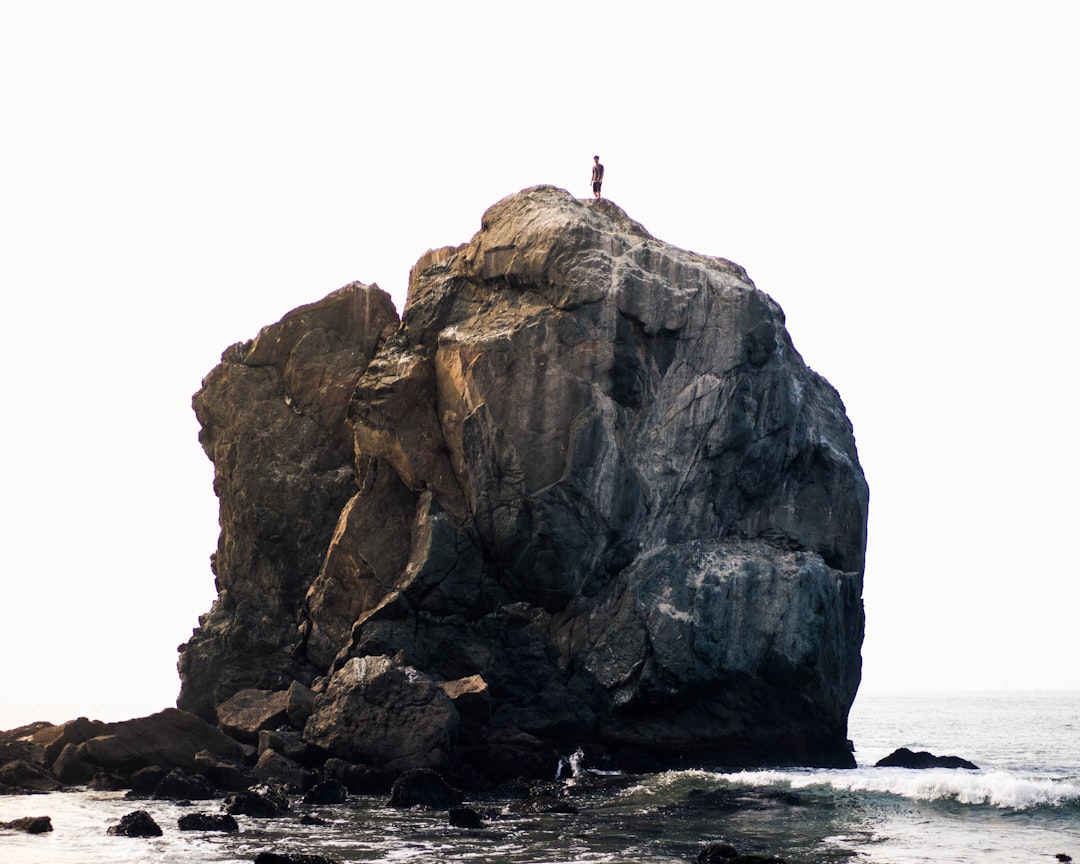Te Hoho Rock: The Stone Arch of Cathedral Cove - Hei Marine Reserve | Secret World Trip Planner