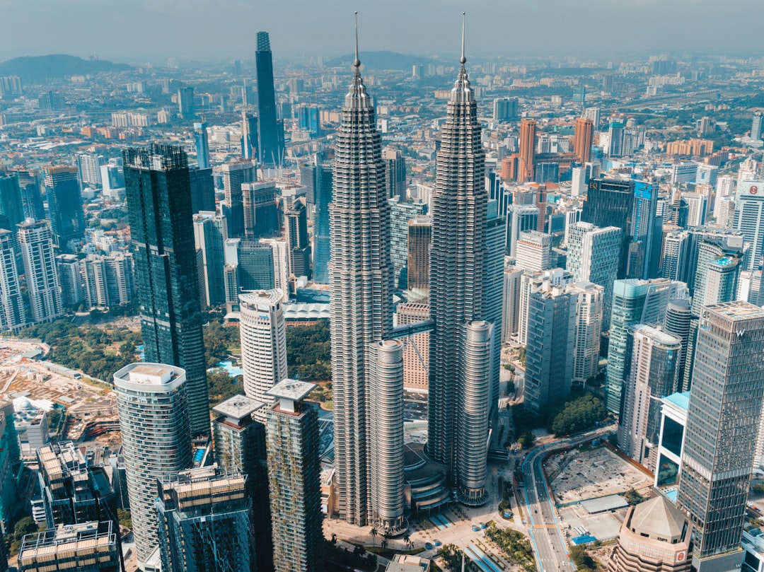Petronas Towers: Architecture and Thrills in Kuala Lumpur - 50088 Kuala Lumpur | Secret World Trip Planner