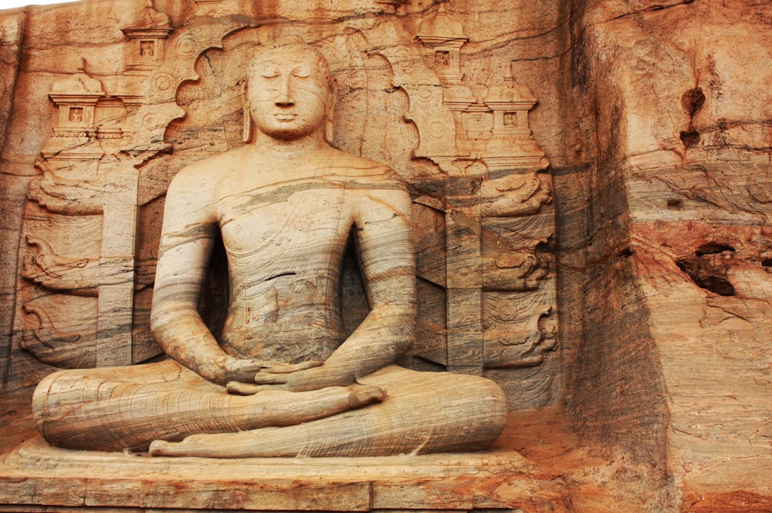 发现加尔维哈拉亚:斯里兰卡的文化宝藏 - Nissankamallapura | Secret World Trip Planner