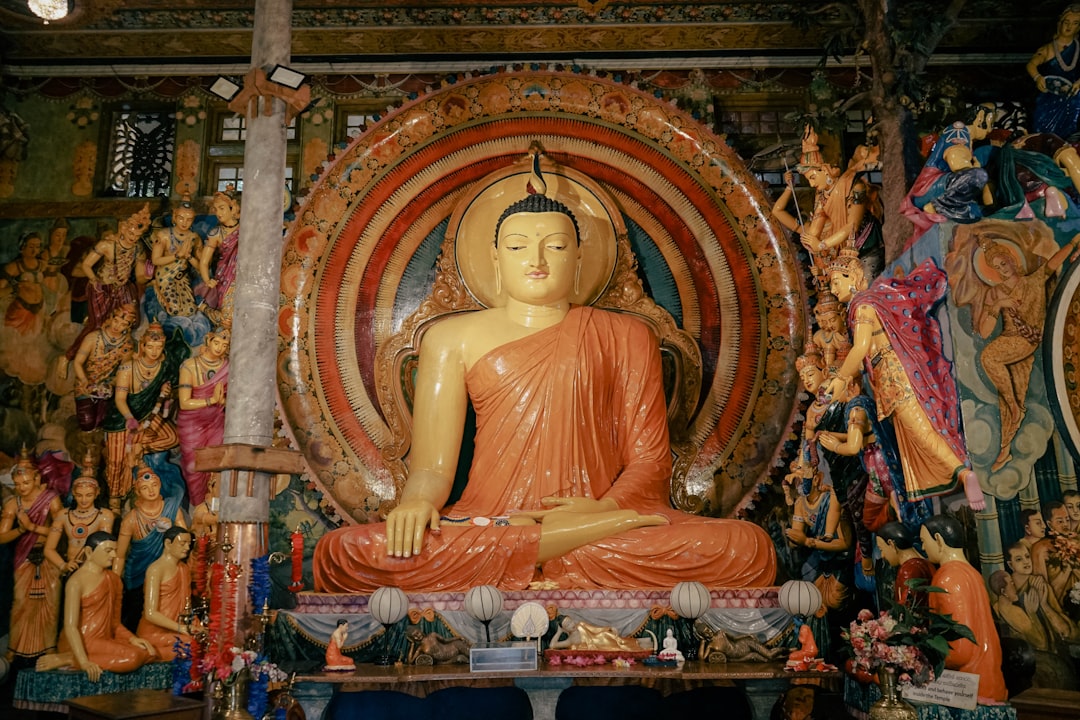 Descubre el Templo Gangaramaya: una joya cultural en Colombo - Colombo | Secret World Trip Planner
