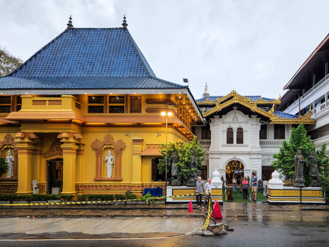 探索甘加拉马亚寺:科伦坡的文化瑰宝 - Colombo | Secret World Trip Planner